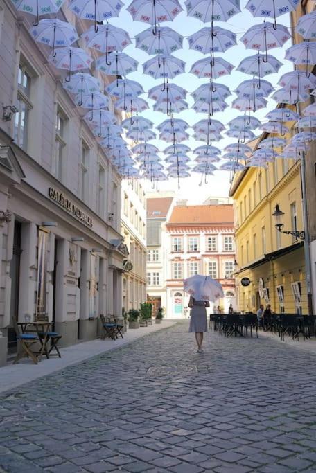 Diamond Residence In Old Town With Free Parking Pressburg Exterior foto