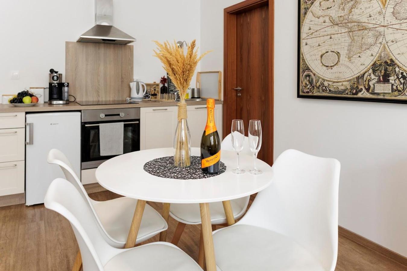 Diamond Residence In Old Town With Free Parking Pressburg Exterior foto